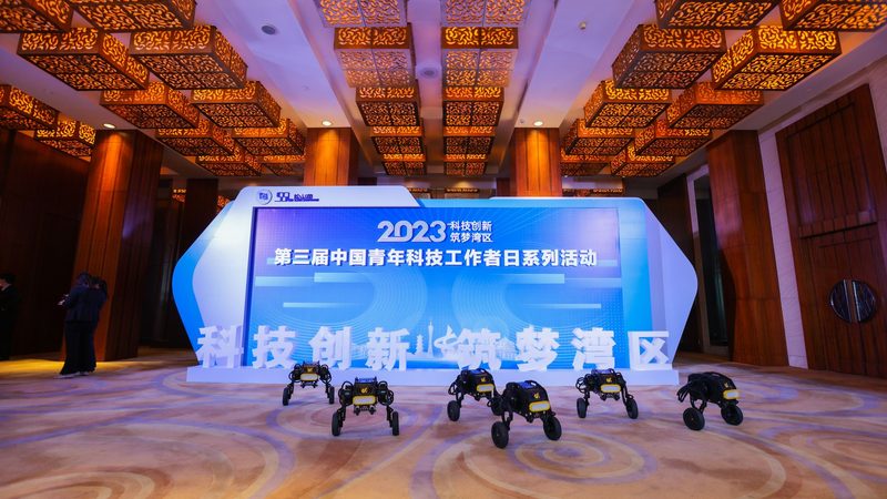 工业互联网平台：构建智能生产的基石**
